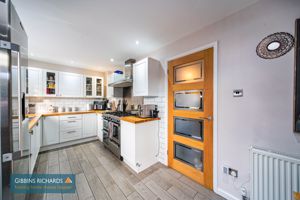 Kitchen- click for photo gallery